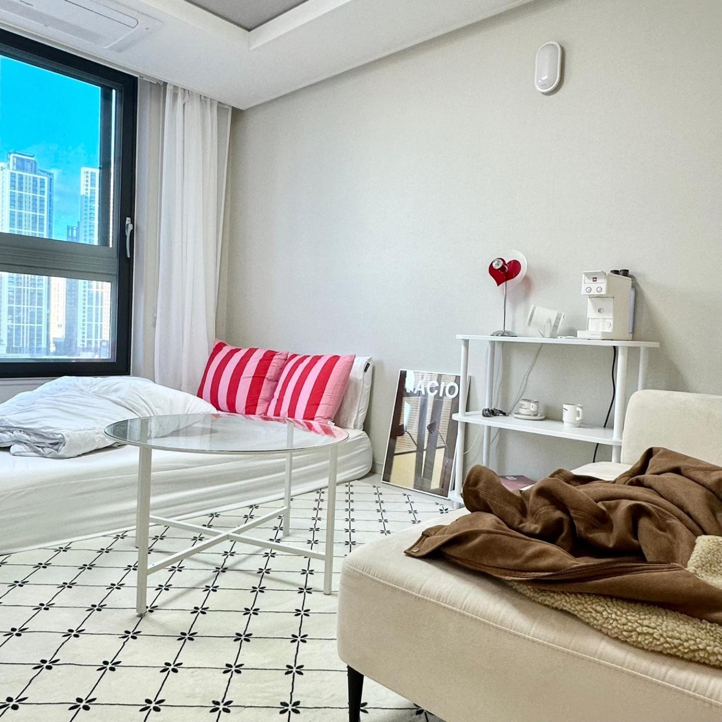 Dongseongro Meomoom Apartment Daegu Phòng bức ảnh