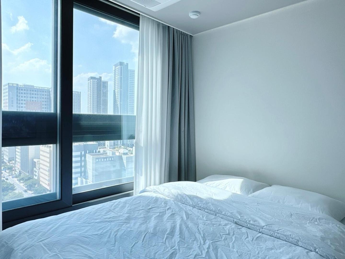 Dongseongro Meomoom Apartment Daegu Phòng bức ảnh
