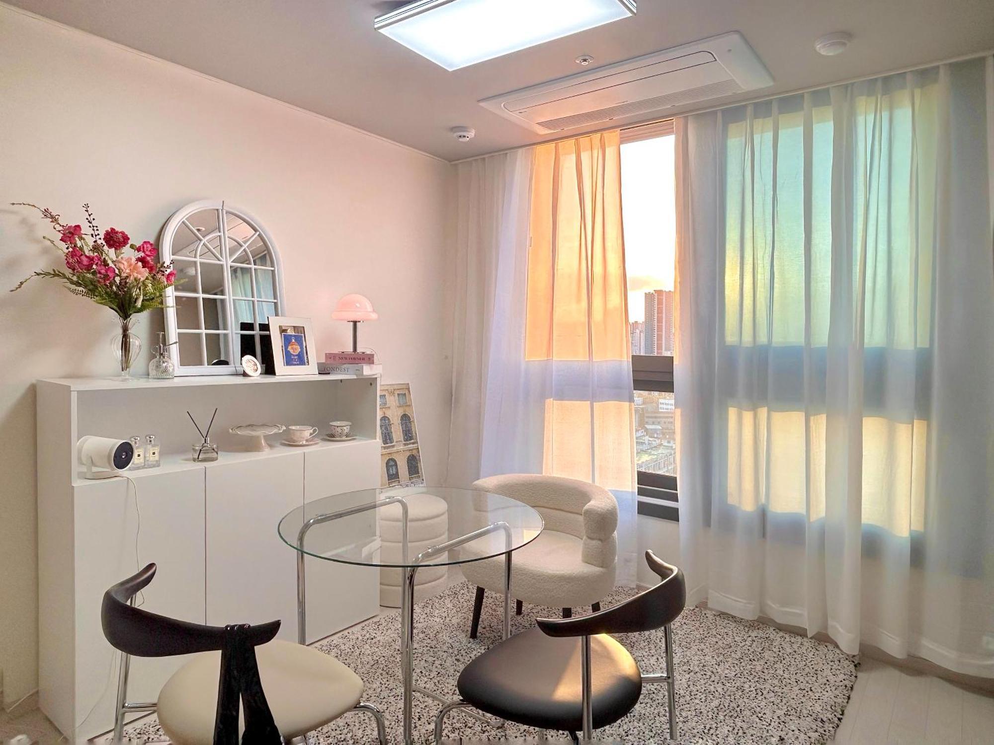 Dongseongro Meomoom Apartment Daegu Phòng bức ảnh
